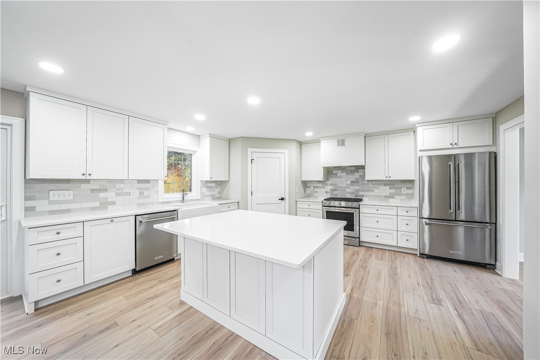 Aurora, Ohio, 44202, United States, 4 Bedrooms Bedrooms, ,4 BathroomsBathrooms,Residential,For Sale,1988117