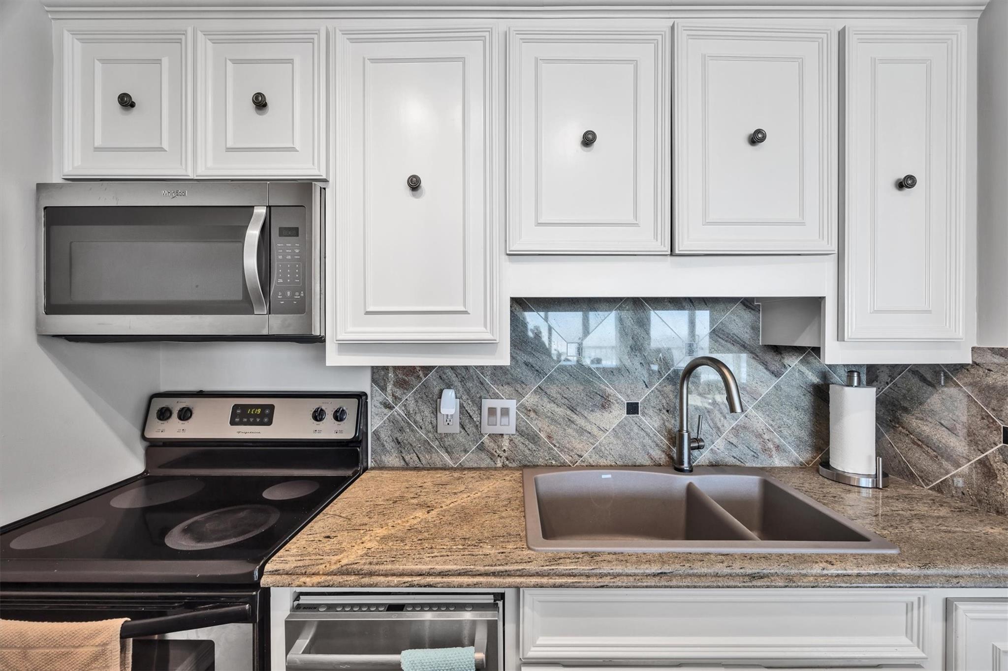 Galveston, Texas, 77550, United States, 2 Bedrooms Bedrooms, ,2 BathroomsBathrooms,Residential,For Sale,1827933