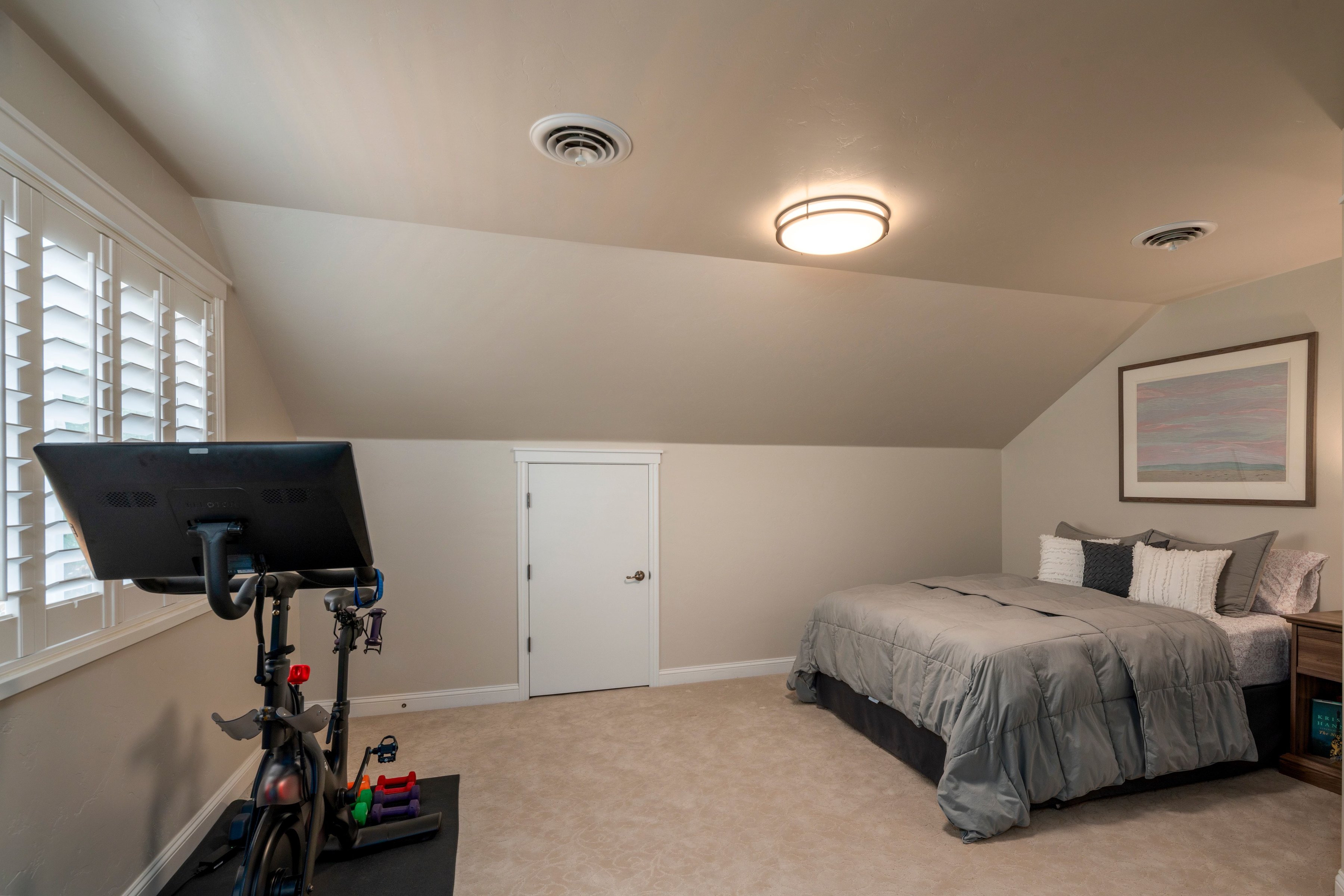  Private Retreat. Exceptional Garage. Room for Everything. - 物件實景