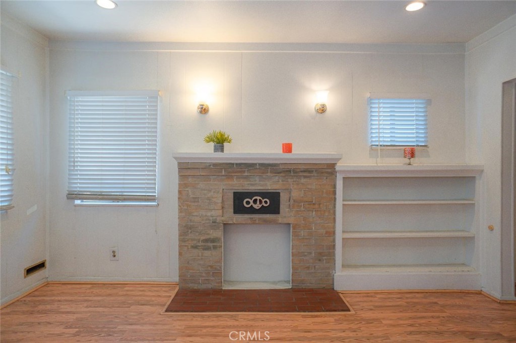 Los Angeles, California, 90043, United States, 2 Bedrooms Bedrooms, ,1 BathroomBathrooms,Residential,For Sale,1905561