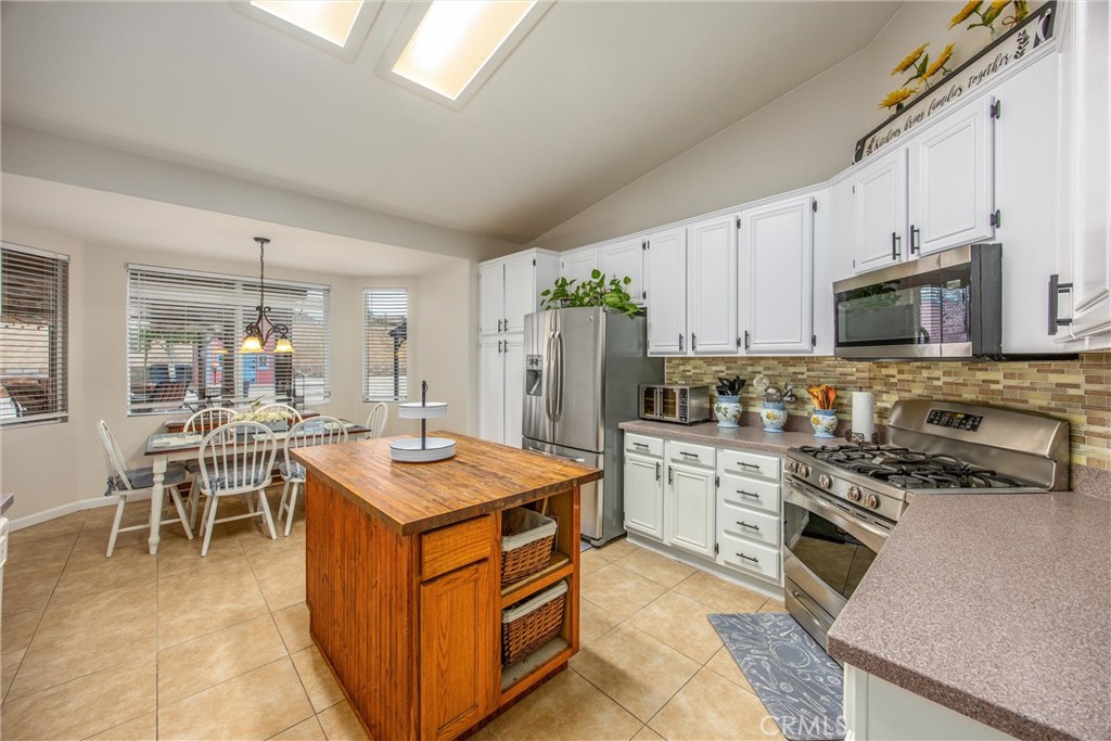 Apple Valley, California, 92307, United States, 5 Bedrooms Bedrooms, ,3 BathroomsBathrooms,Residential,For Sale,2049361