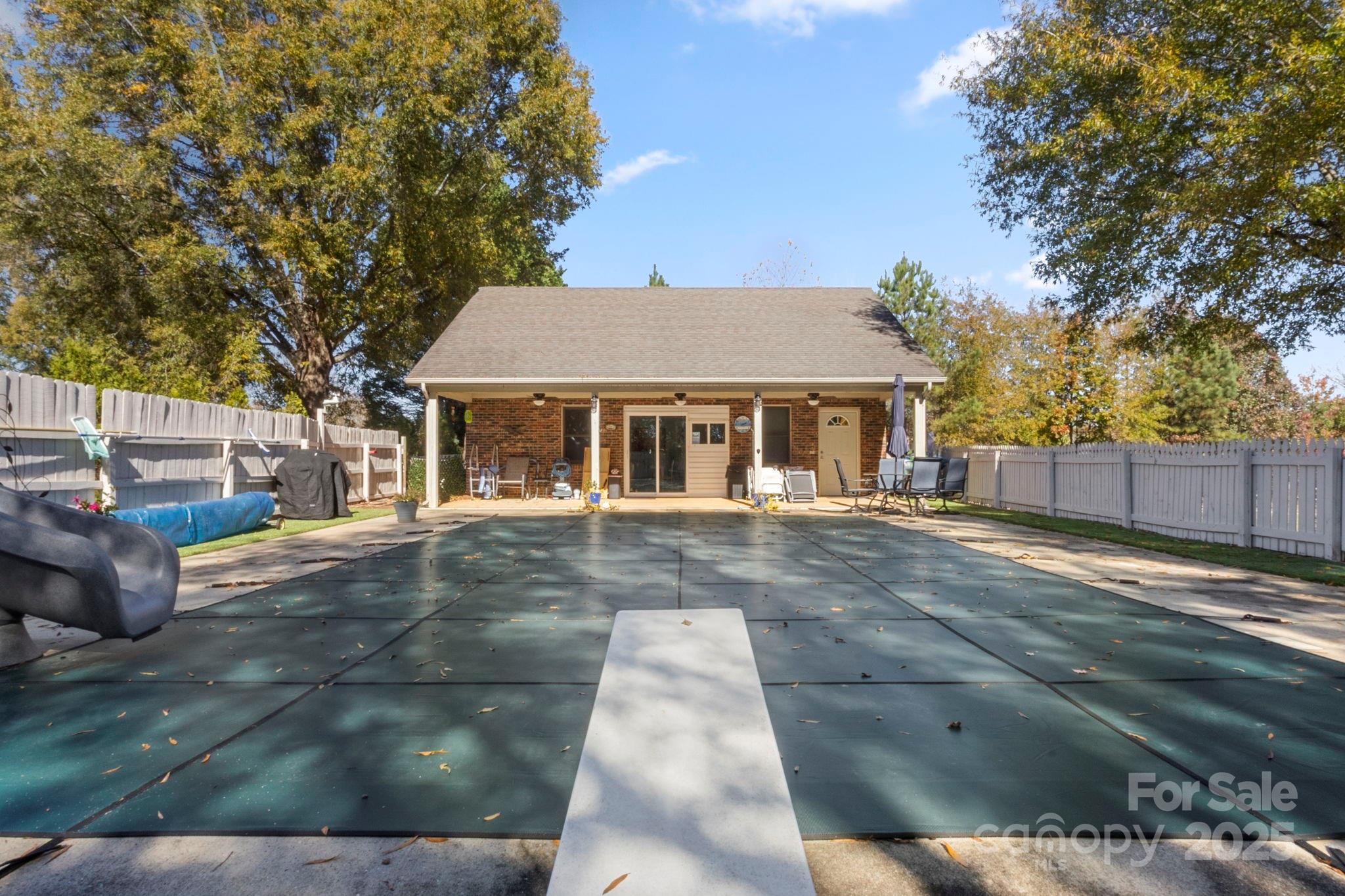 Lincolnton, North Carolina, 28092, United States, 4 Bedrooms Bedrooms, ,3 BathroomsBathrooms,Residential,For Sale,1989140