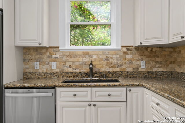 San Antonio, Texas, 78212, United States, 5 Bedrooms Bedrooms, ,4 BathroomsBathrooms,Residential,For Sale,1895451
