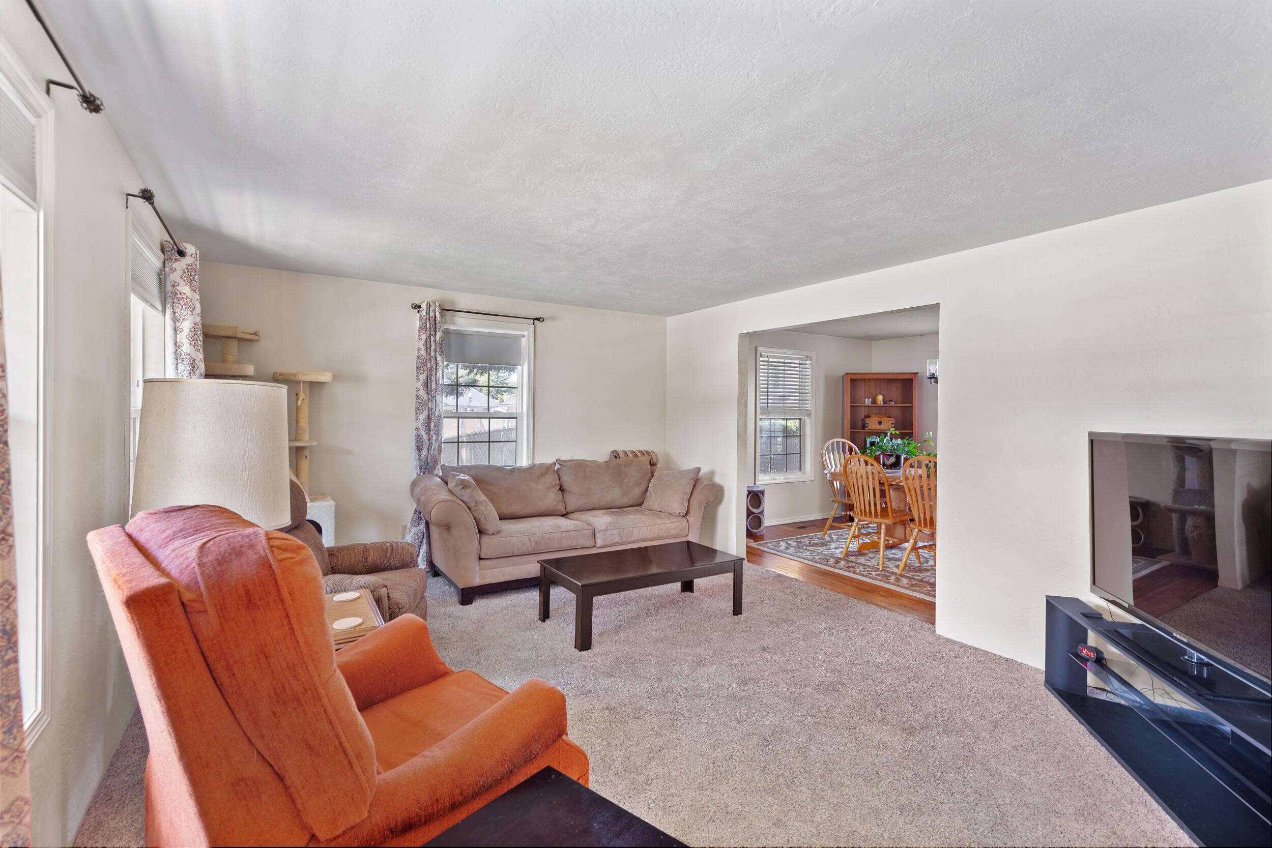 Medford, Oregon, 97504, United States, 4 Bedrooms Bedrooms, ,3 BathroomsBathrooms,Residential,For Sale,1974325