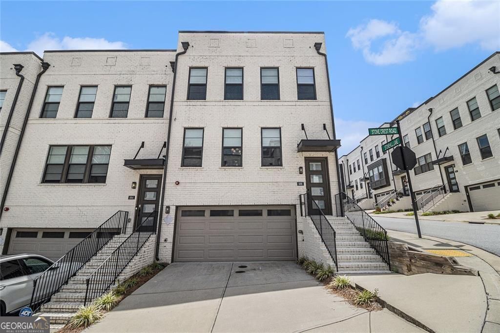 Atlanta, Georgia, 30324, United States, 4 Bedrooms Bedrooms, ,5 BathroomsBathrooms,Residential,For Sale,1909913