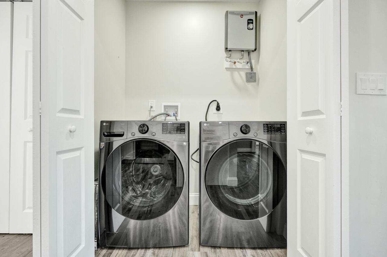 Lake Worth Beach, Florida, 33460, United States, 3 Bedrooms Bedrooms, ,2 BathroomsBathrooms,Residential,For Sale,1992911