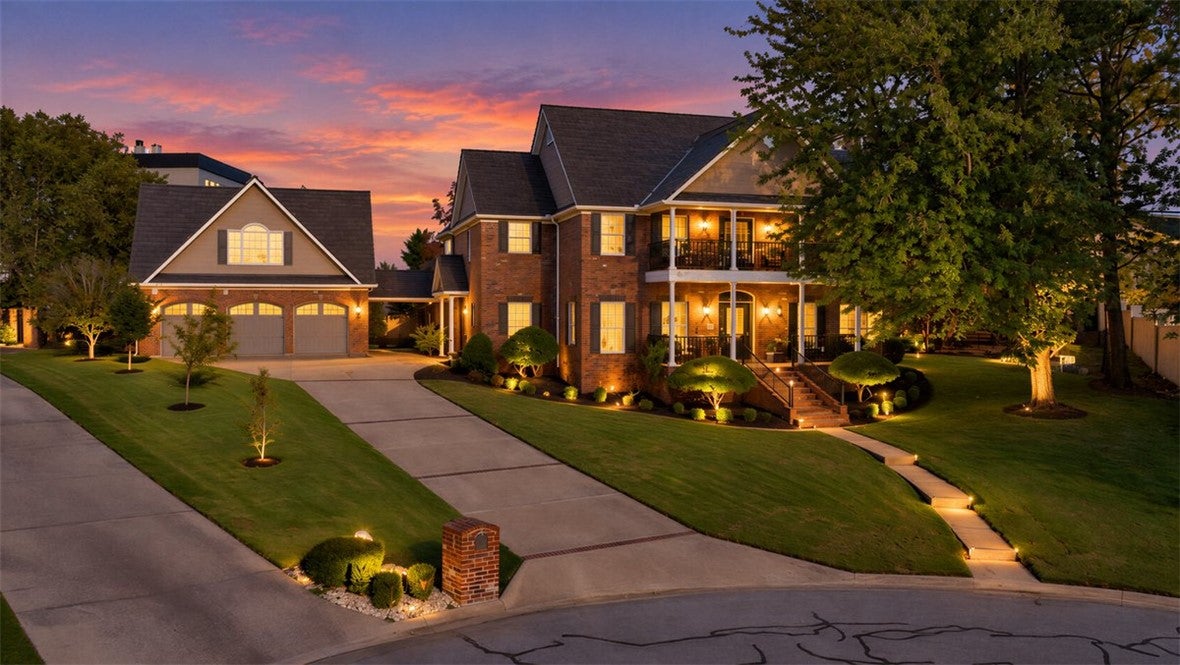 Old Course Cir, Rogers, AR 72758