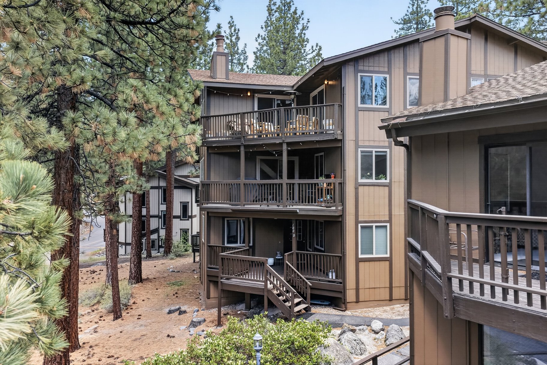  Expansive Nevada-Side Tahoe Retreat in Coveted Lake Village Setting - 物件實景