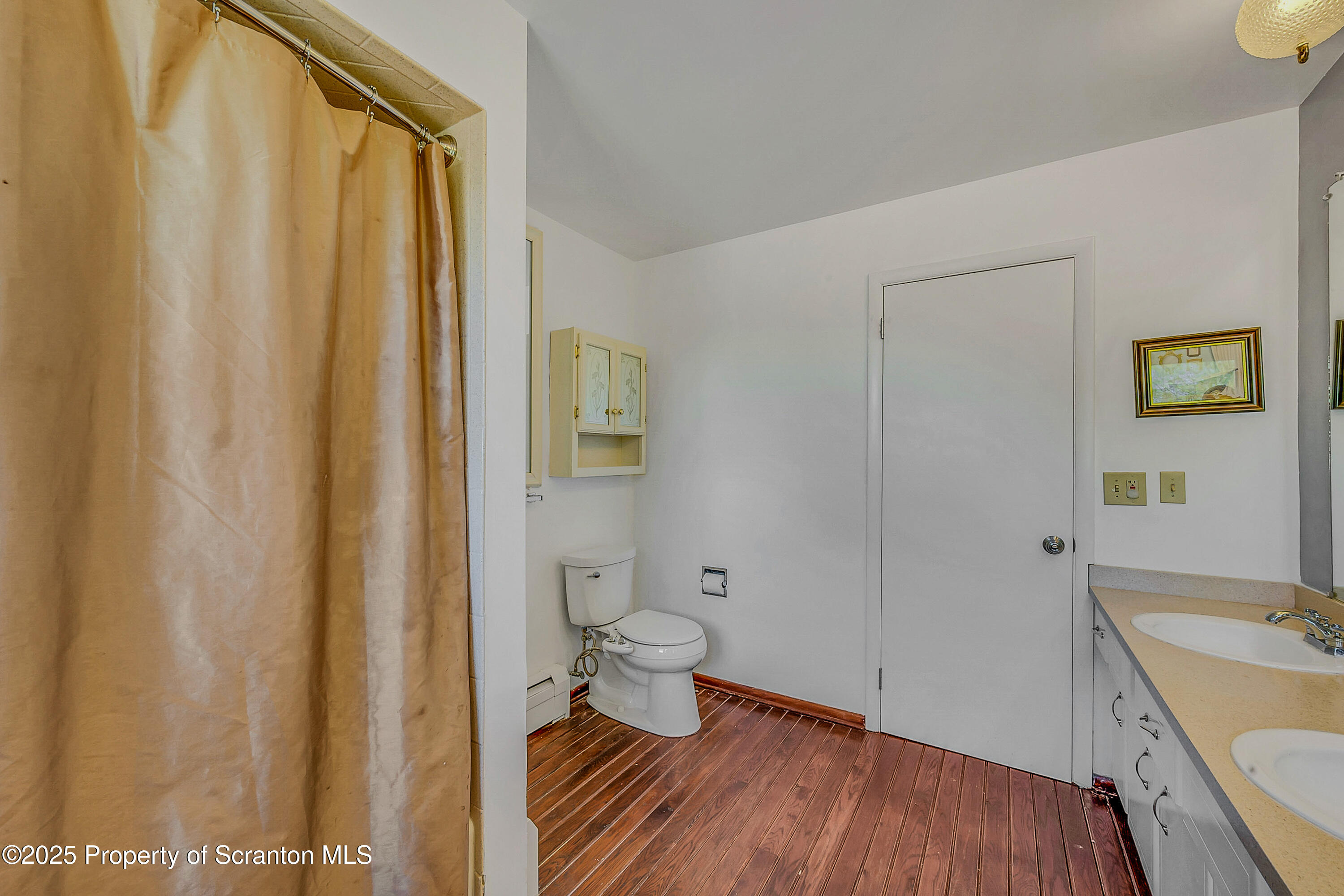 Clarks Summit, Pennsylvania, 18411, United States, 5 Bedrooms Bedrooms, ,4 BathroomsBathrooms,Residential,For Sale,1971485