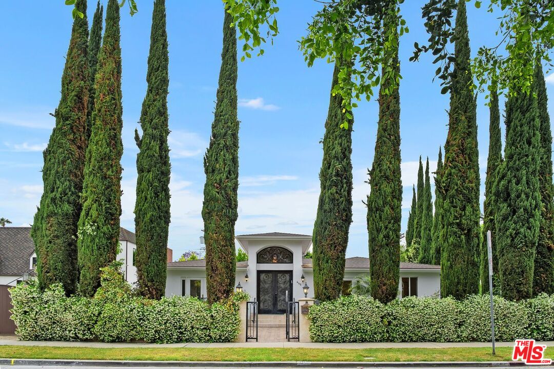 Los Angeles, California, 90048, United States, 4 Bedrooms Bedrooms, ,4 BathroomsBathrooms,Residential,For Sale,1912253