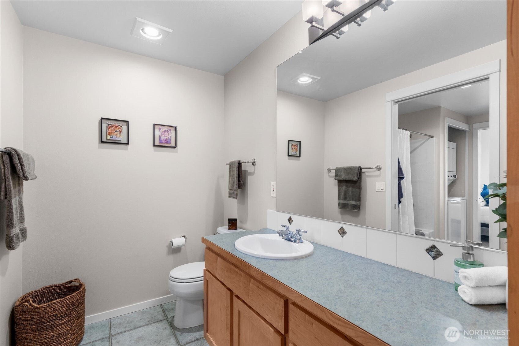 Seattle, Washington, 98121, United States, 1 Bedroom Bedrooms, ,1 BathroomBathrooms,Residential,For Sale,1896299