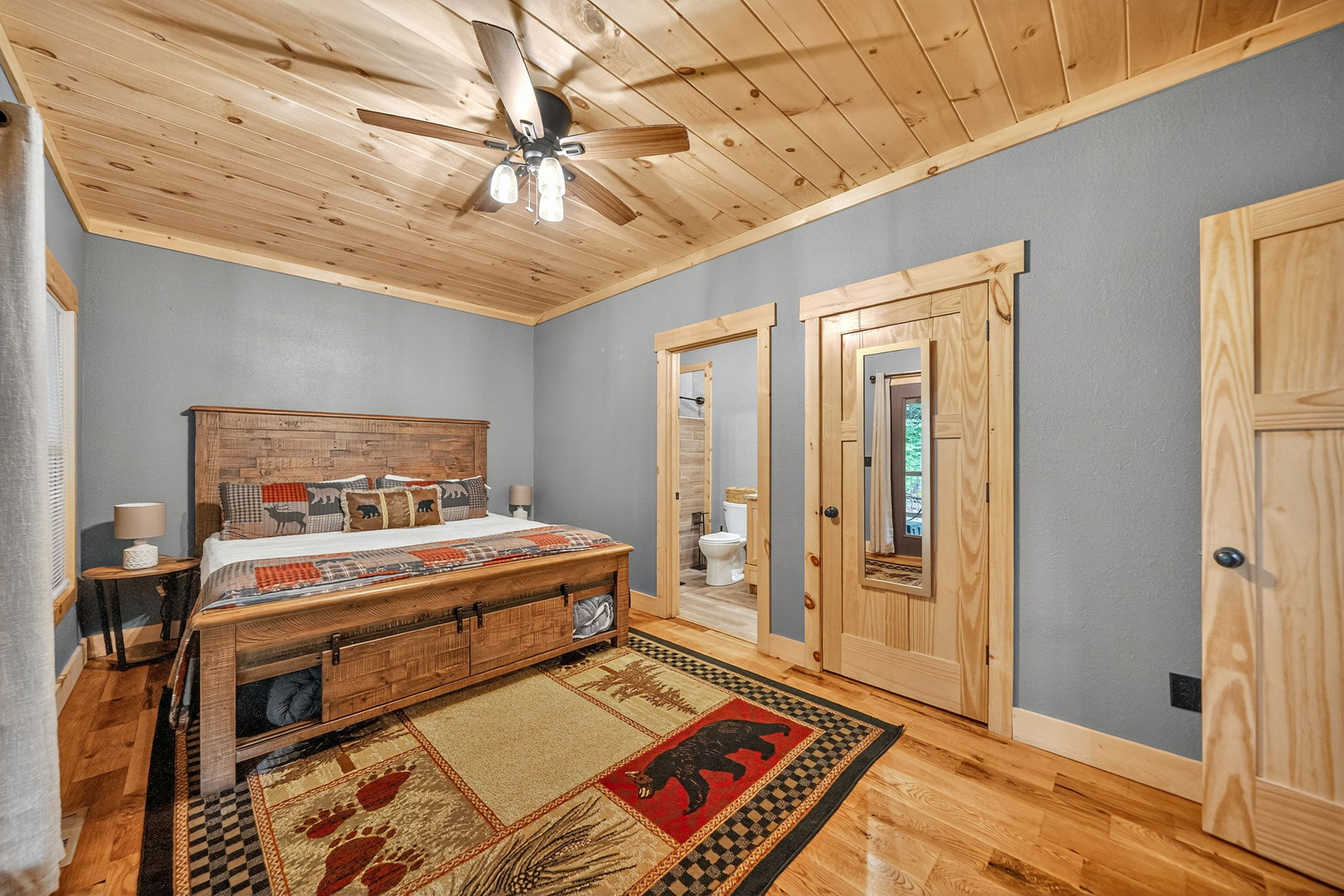 Sevierville, Tennessee, 37862, United States, 4 Bedrooms Bedrooms, ,6 BathroomsBathrooms,Residential,For Sale,1982838