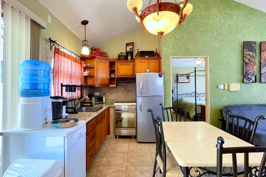 Guaymas, Sonora, 85506, Mexico, 4 Bedrooms Bedrooms, ,3 BathroomsBathrooms,Residential,For Sale,1916977