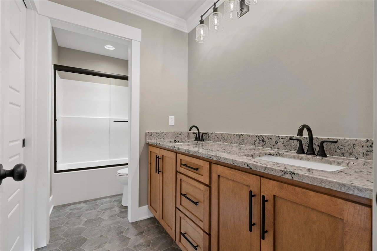 Franklin, Kentucky, 42134, United States, 3 Bedrooms Bedrooms, ,3 BathroomsBathrooms,Residential,For Sale,1988354