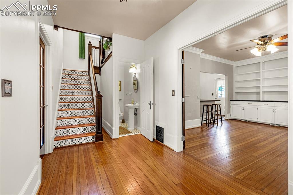 Colorado Springs, Colorado, 80903, United States, 3 Bedrooms Bedrooms, ,2 BathroomsBathrooms,Residential,For Sale,1949887