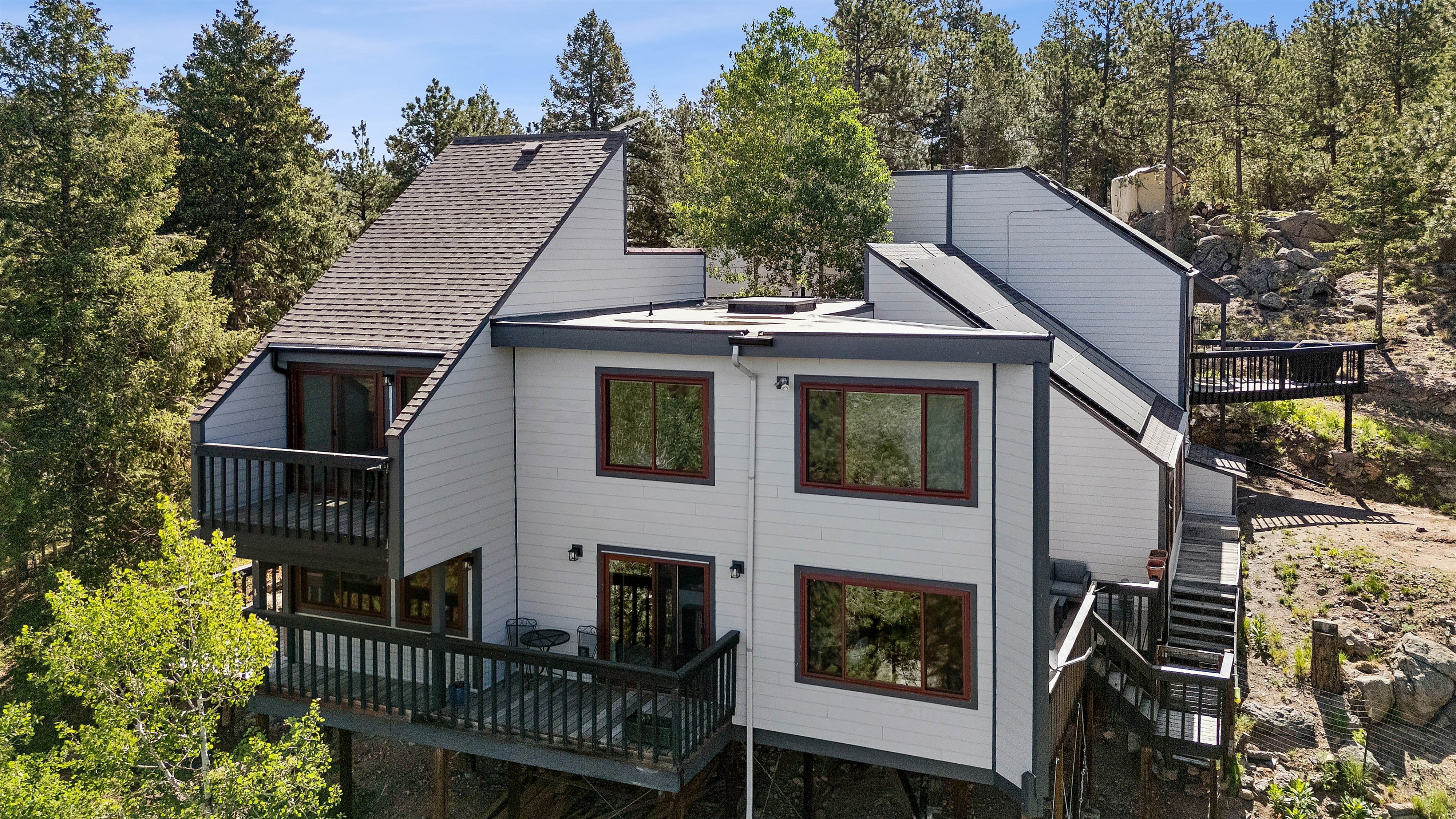  Experience Refined Mid-Century Inspired Mountain Living on 3.37 Acres - 物件實景