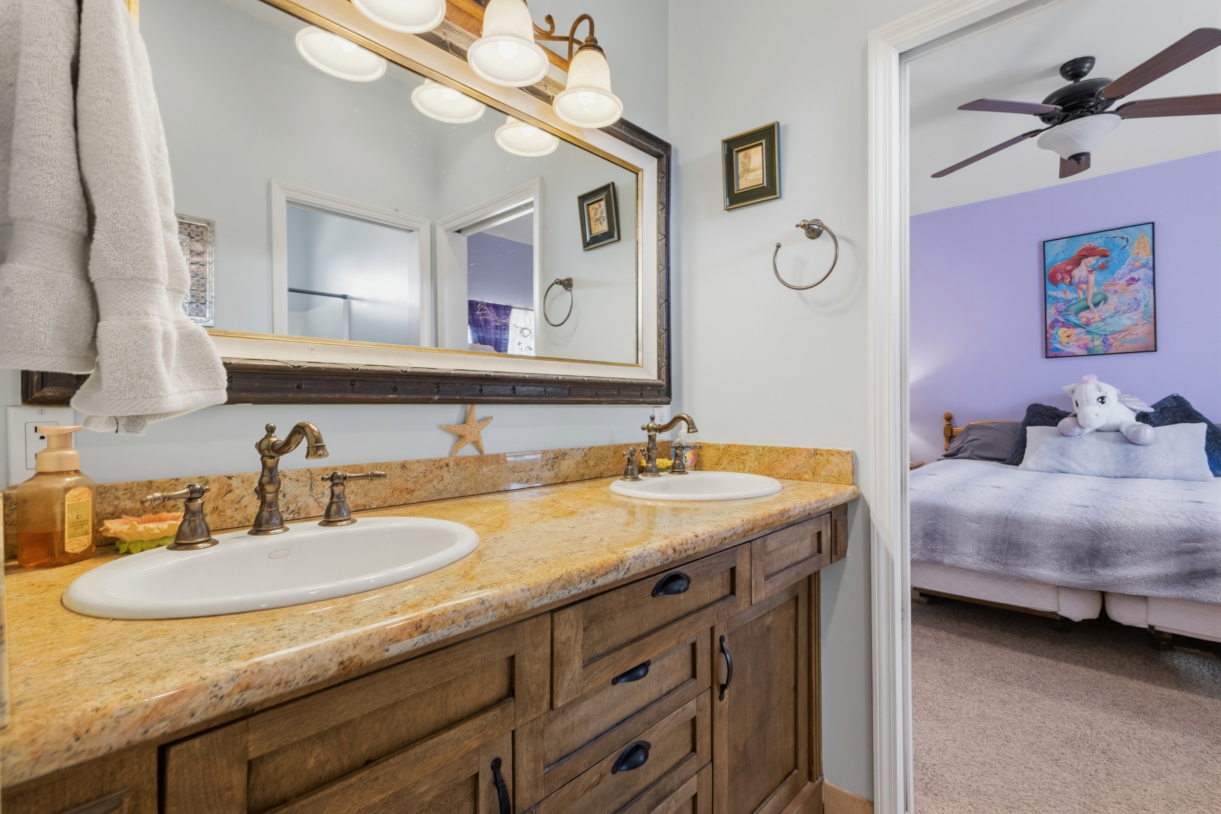 Los Lunas, New Mexico, 87031, United States, 5 Bedrooms Bedrooms, ,5 BathroomsBathrooms,Residential,For Sale,2048423