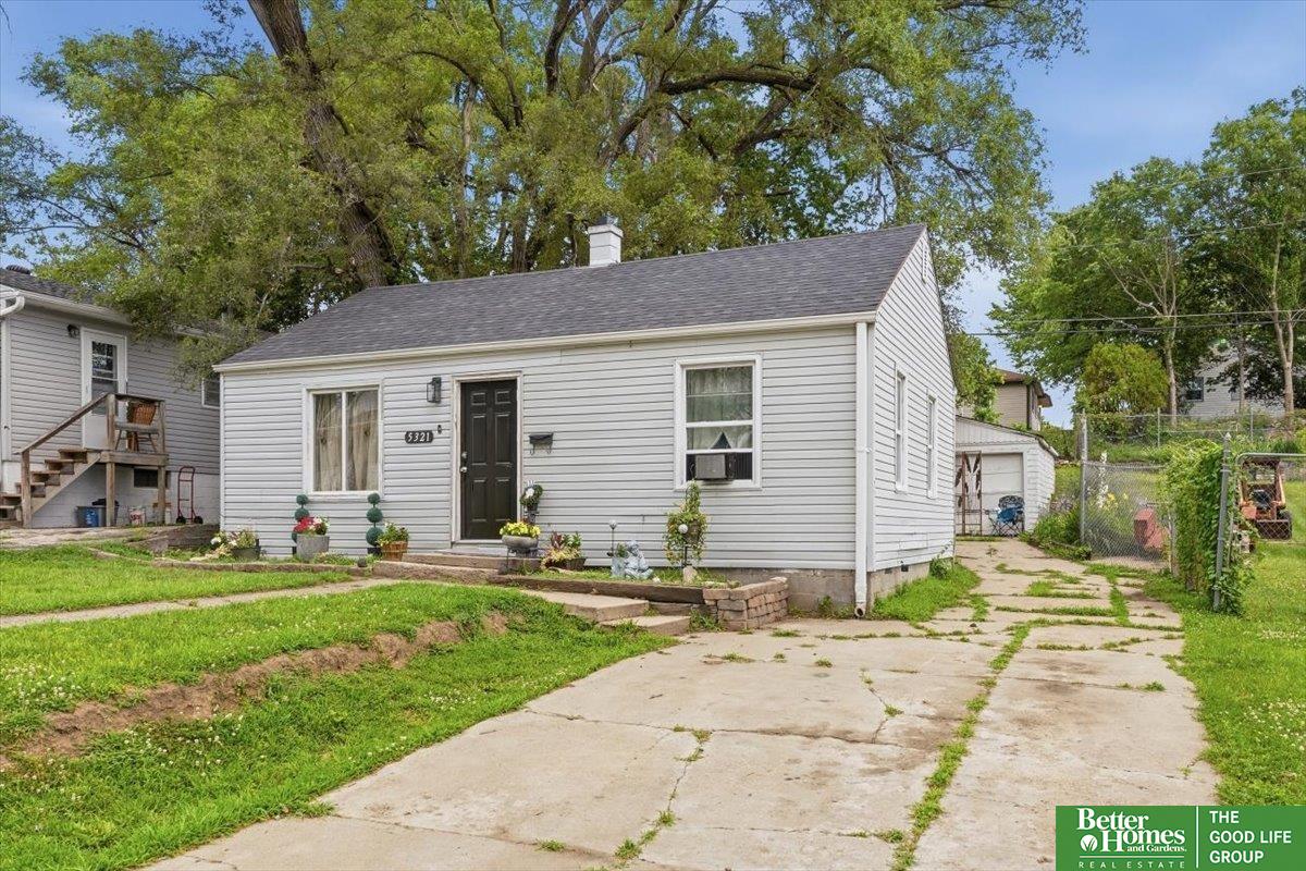 33rd Ave, Omaha, NE 68111