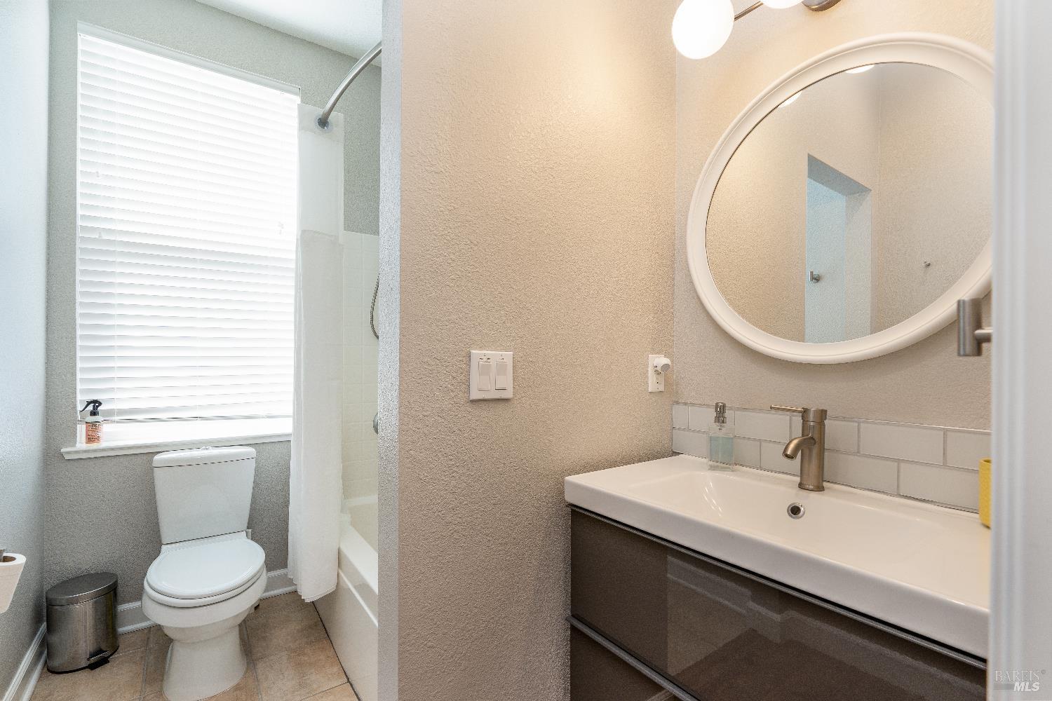 Sebastopol, California, 95472, United States, 3 Bedrooms Bedrooms, ,4 BathroomsBathrooms,Residential,For Sale,1987420