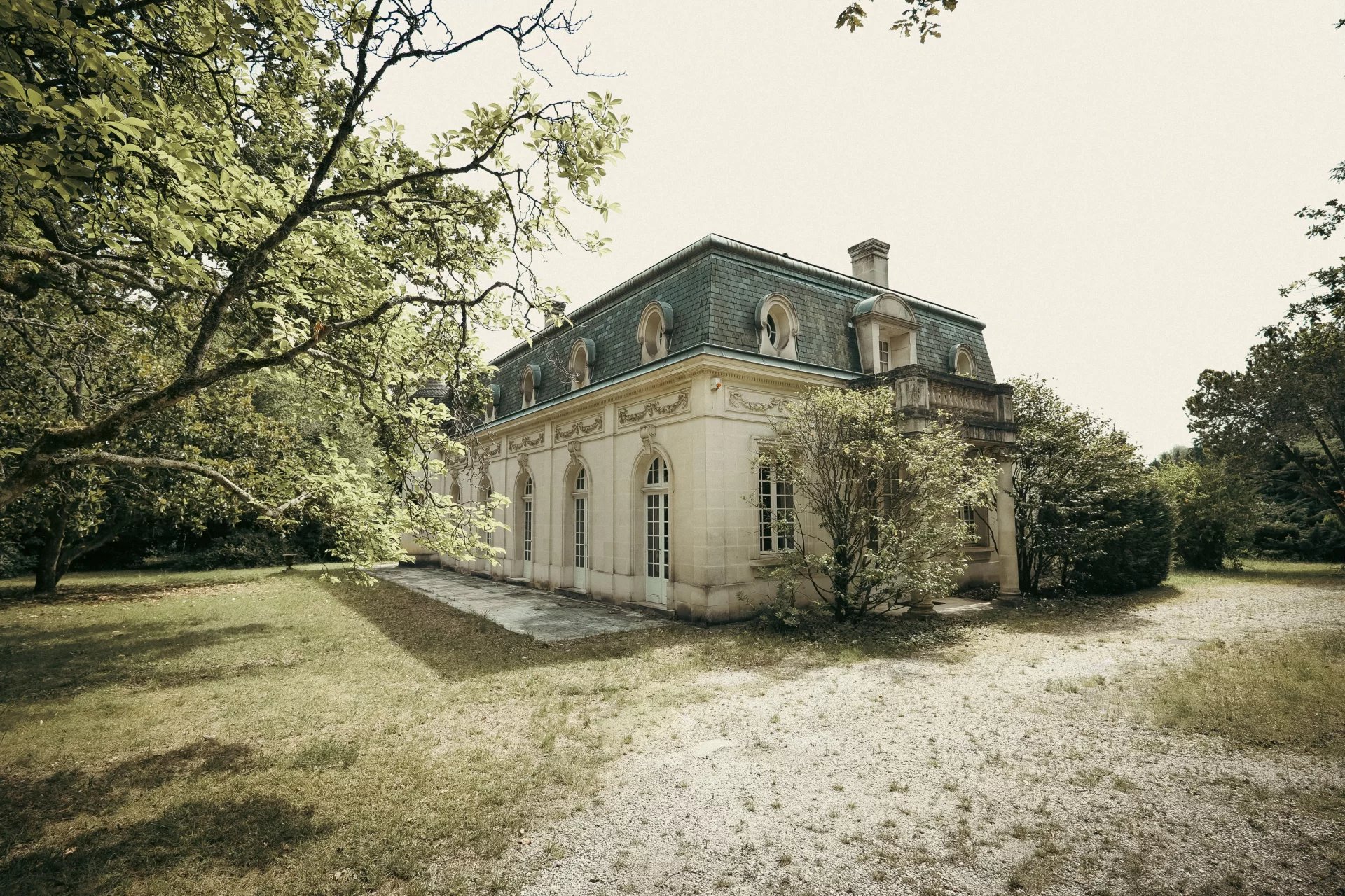 Le Bouscat, New Aquitaine, 33110, FR, 10 Bedrooms Bedrooms, ,Residential,For Sale,1401251