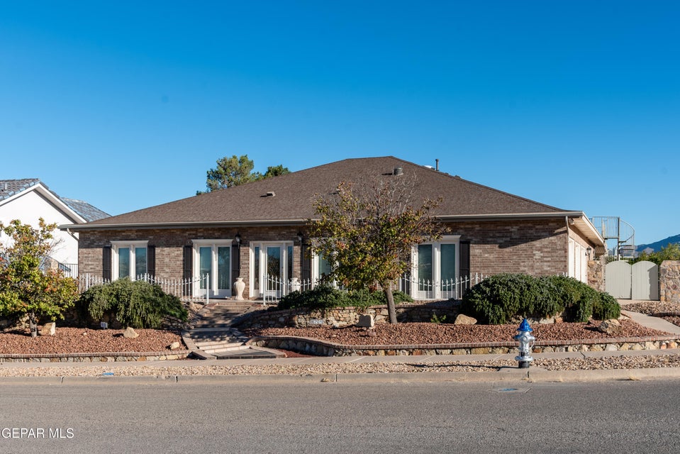 El Paso, Texas, 79912, United States, 4 Bedrooms Bedrooms, ,3 BathroomsBathrooms,Residential,For Sale,1988584