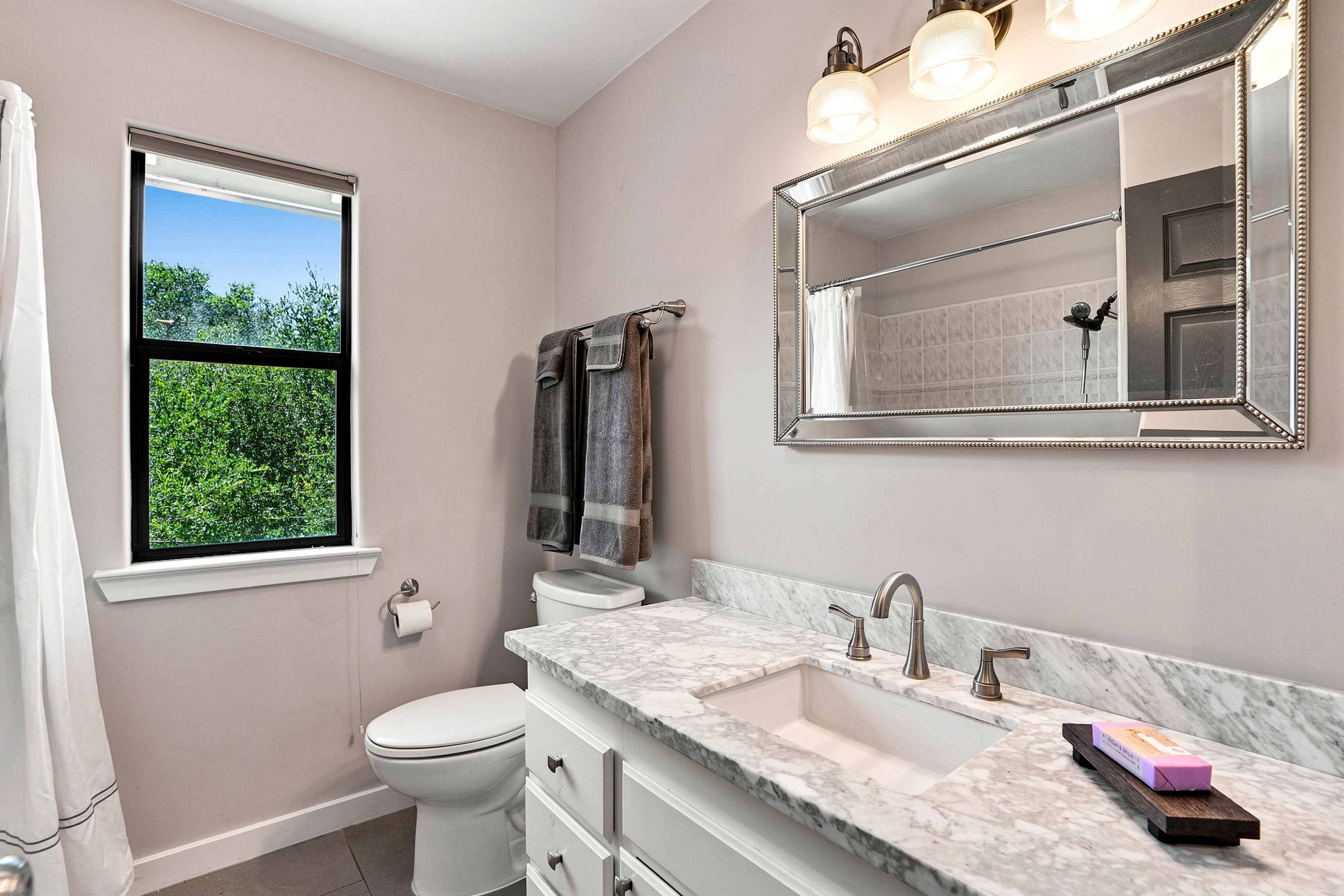  5324 Hidden Oak Court, Royal Oaks - 物件實景