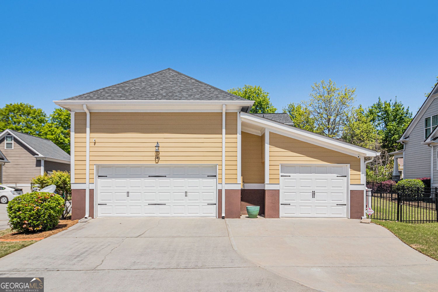 Fayetteville, Georgia, 30214, United States, 4 Bedrooms Bedrooms, ,5 BathroomsBathrooms,Residential,For Sale,1858907