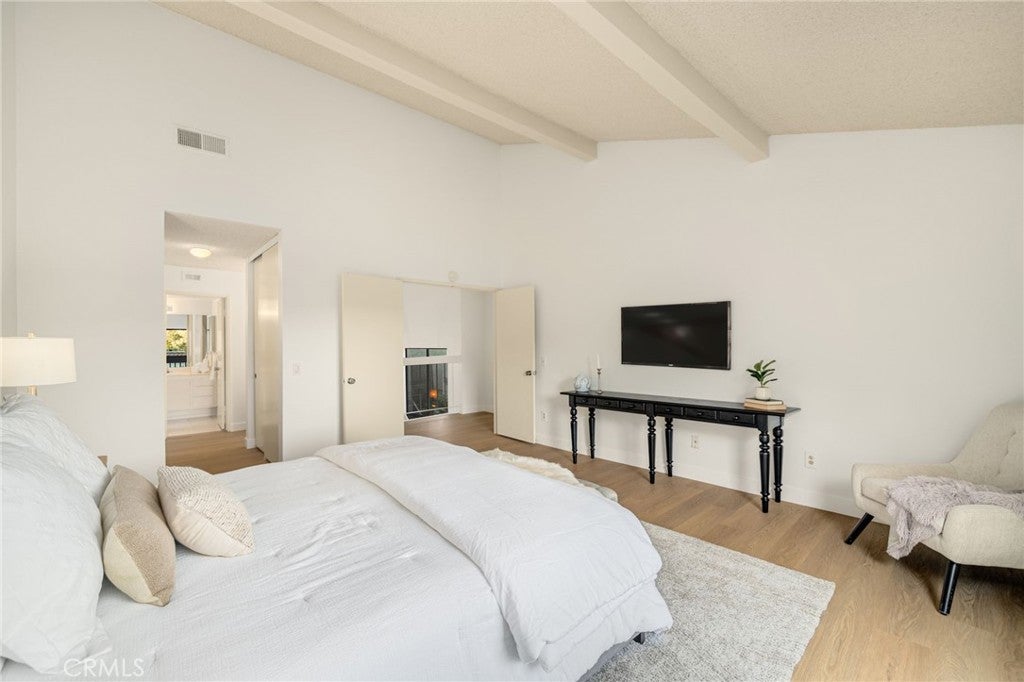 Glendale, California, 91206, United States, 2 Bedrooms Bedrooms, ,3 BathroomsBathrooms,Residential,For Sale,1941682