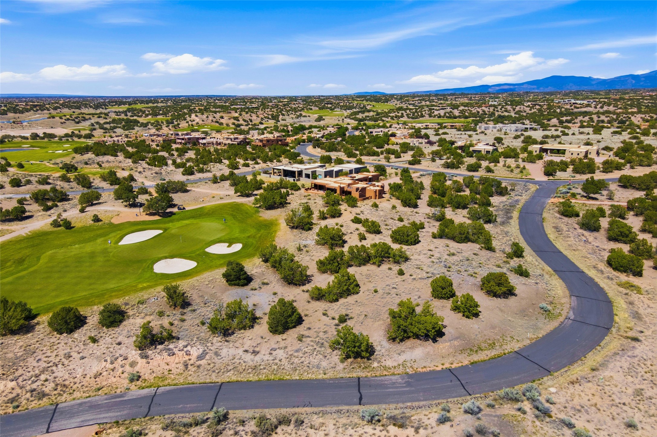  3 Plaza Velasquez Lot 44 - 物件實景
