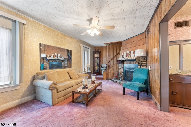 Garwood Boro, New Jersey, 07027, United States, 4 Bedrooms Bedrooms, ,2 BathroomsBathrooms,Residential,For Sale,1918141