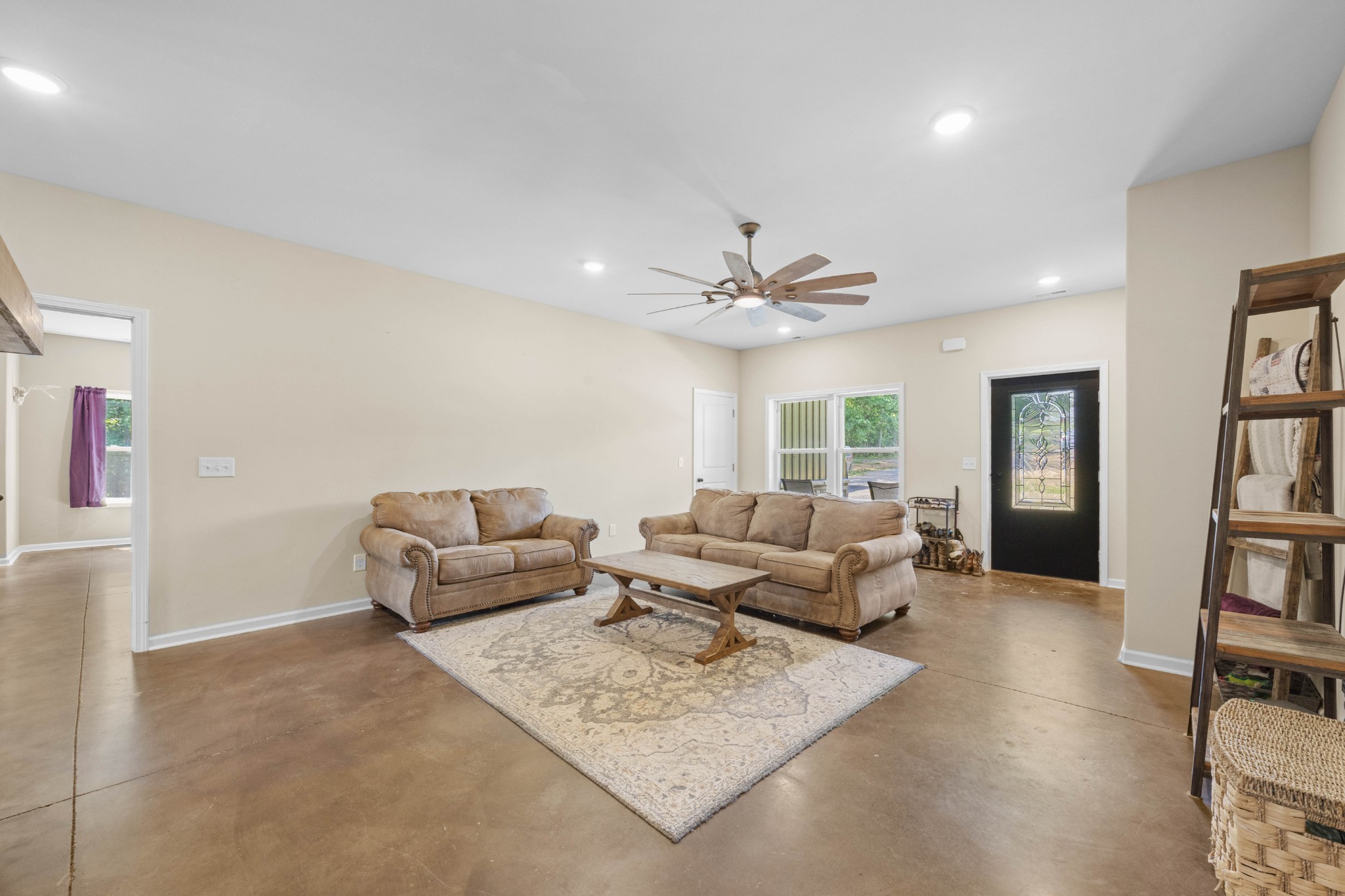 Indian Mound, Tennessee, 37079, United States, 3 Bedrooms Bedrooms, ,2 BathroomsBathrooms,Residential,For Sale,1866881