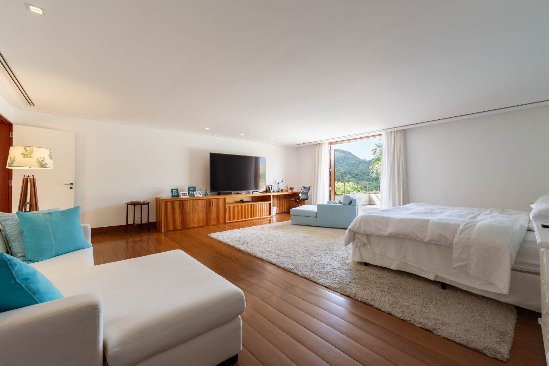  Signature residence integrated with nature in a private mountain setting - 物件實景