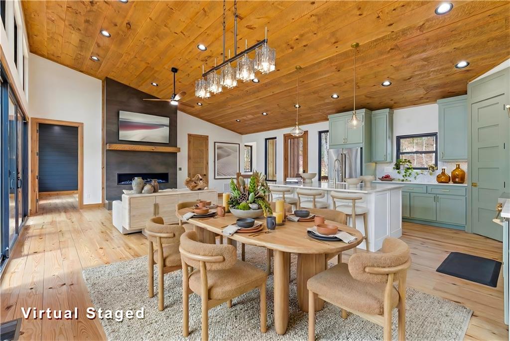 Morganton, Georgia, 30560, United States, 3 Bedrooms Bedrooms, ,4 BathroomsBathrooms,Residential,For Sale,2037777