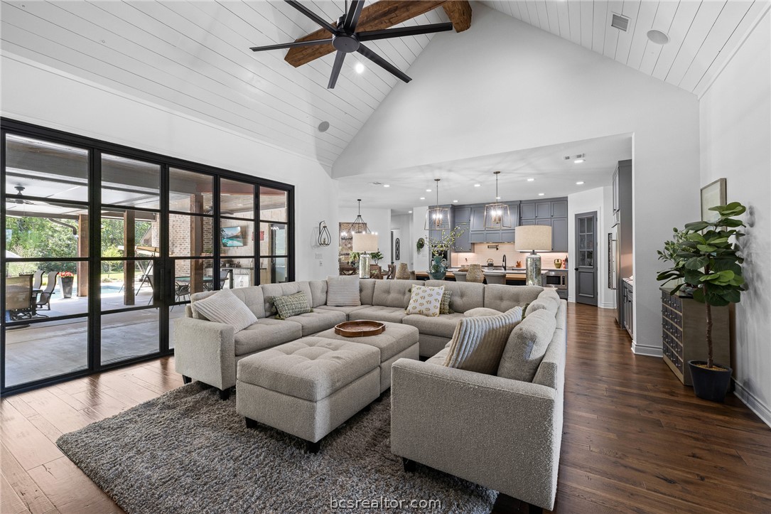 Iola, Texas, 77861, United States, 4 Bedrooms Bedrooms, ,5 BathroomsBathrooms,Residential,For Sale,2026143