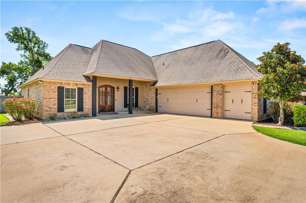 Natchitoches, Louisiana, 71457, United States, 4 Bedrooms Bedrooms, ,3 BathroomsBathrooms,Residential,For Sale,1974090