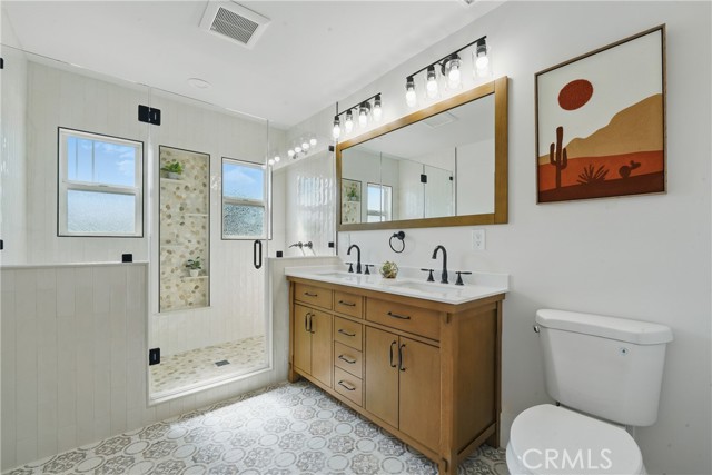 Los Angeles, California, 90018, United States, 5 Bedrooms Bedrooms, ,5 BathroomsBathrooms,Residential,For Sale,1984330