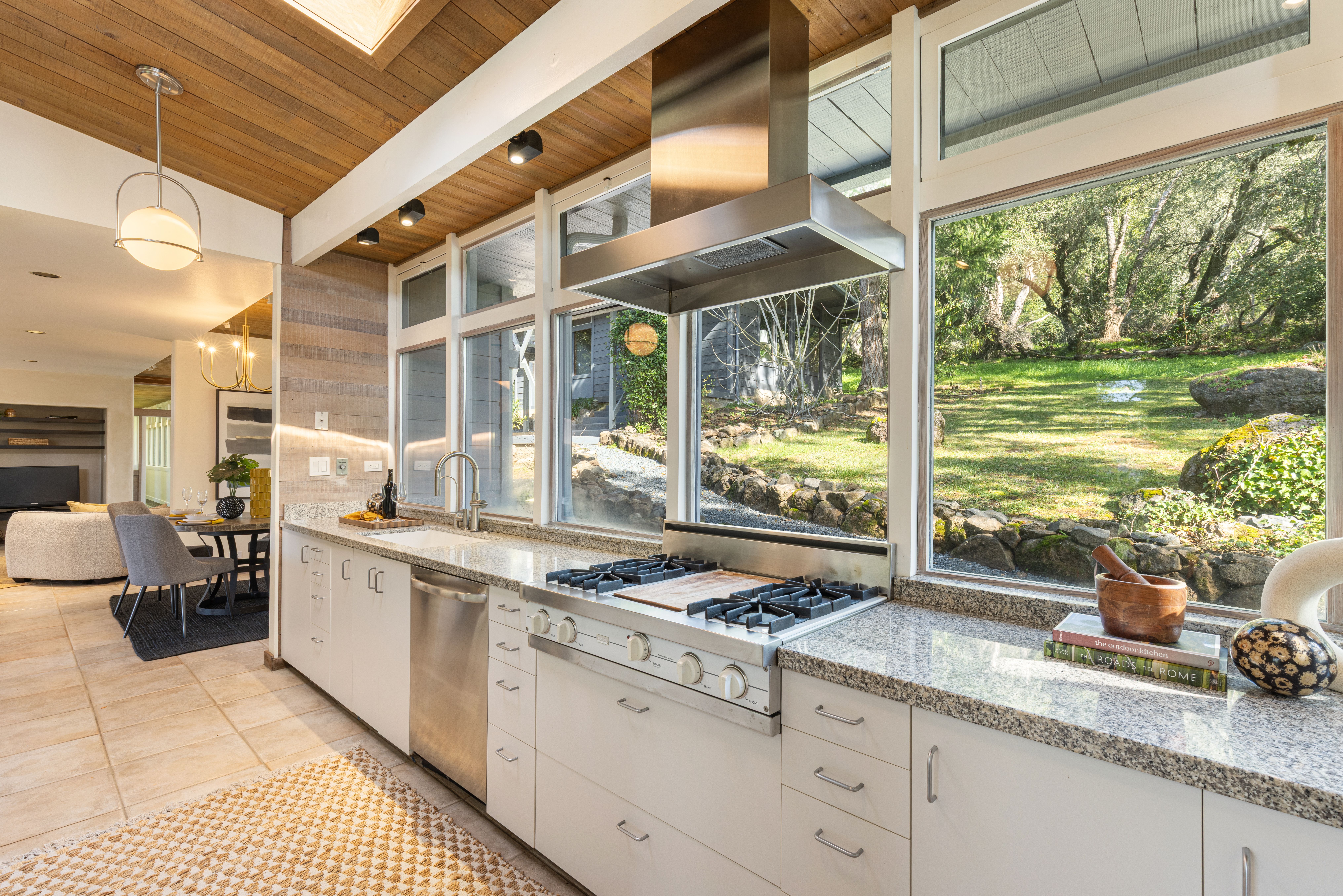  Mid-Century Contemporary Gem on 33 Acres - 物件實景