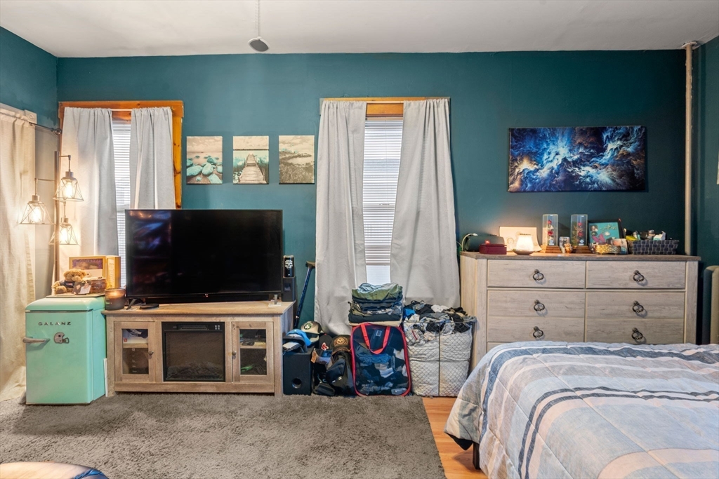 Fall River, Massachusetts, 02720, United States, 6 Bedrooms Bedrooms, ,2 BathroomsBathrooms,Residential,For Sale,1994928