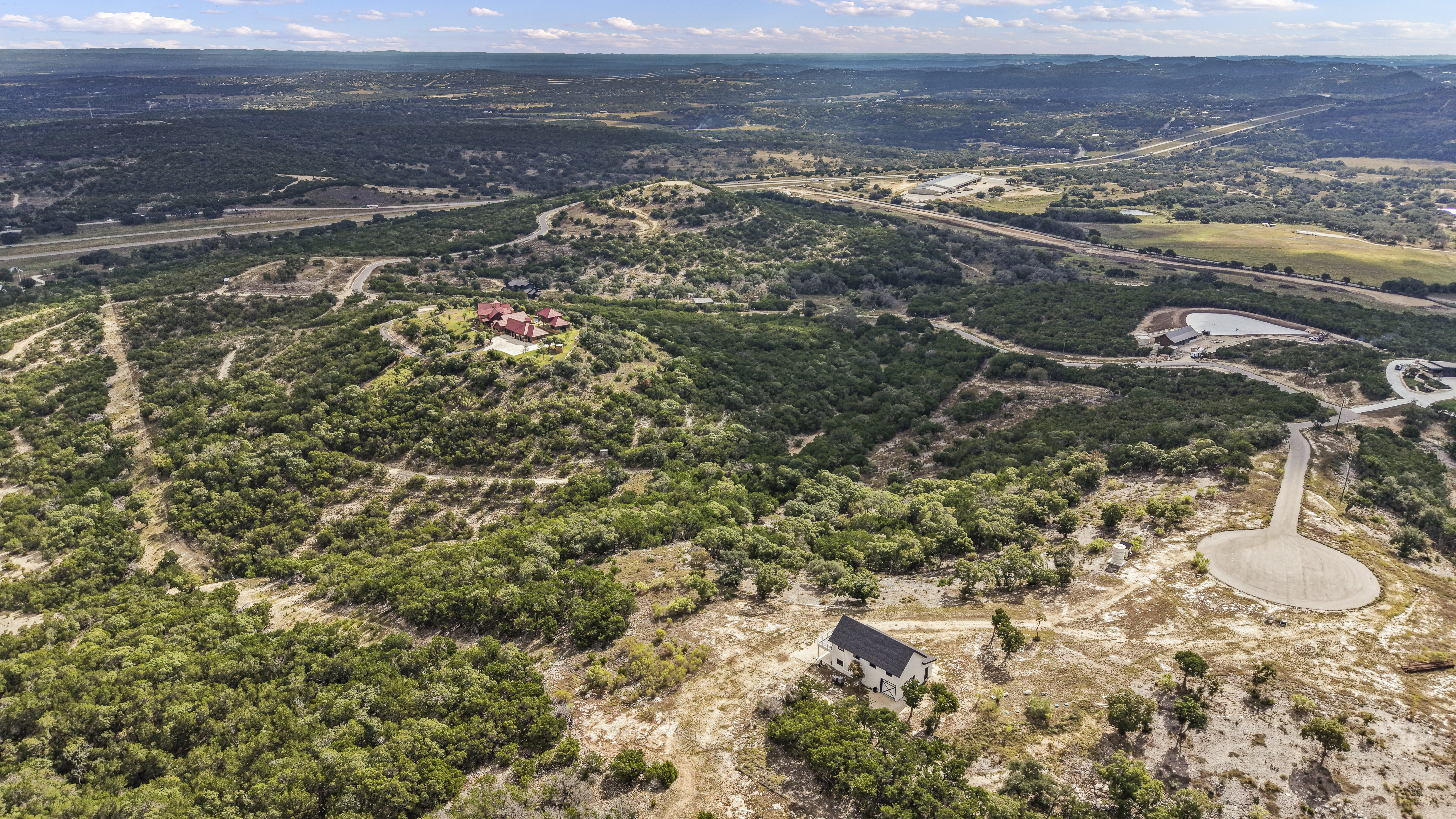  Hilltop Barndominium on 15+ Acres - 物件實景