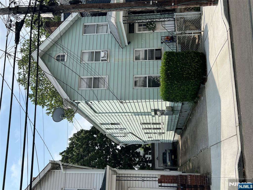 Harrison, New Jersey, 07029, United States, 4 Bedrooms Bedrooms, ,2 BathroomsBathrooms,Residential,For Sale,1901051