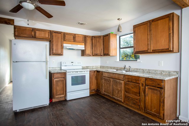 46 Fm 1621, Comfort, Texas, 78013, United States, 2 Bedrooms Bedrooms, ,1 BathroomBathrooms,Residential,For Sale,46 Fm 1621,1554770