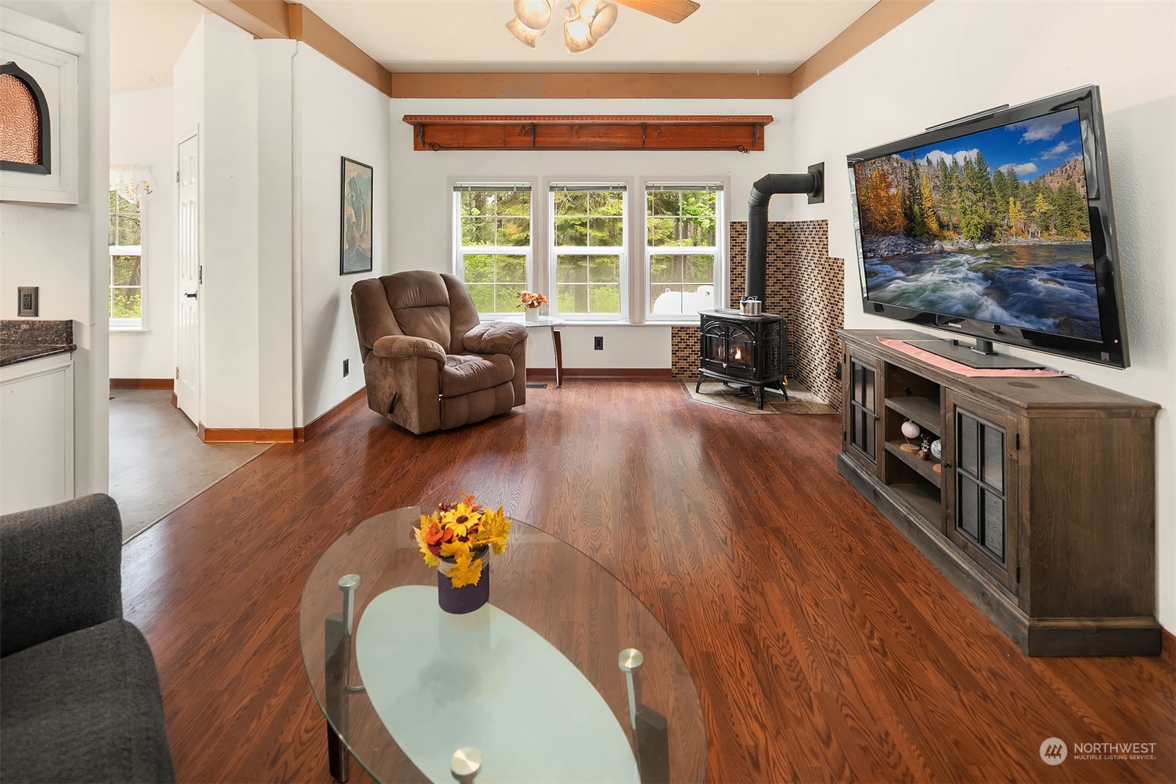 Easton, Washington, 98925, United States, 3 Bedrooms Bedrooms, ,3 BathroomsBathrooms,Residential,For Sale,1912346