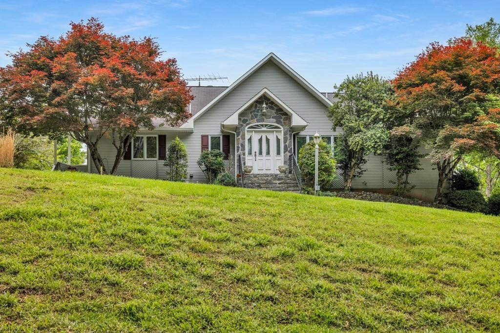 Hayesville, North Carolina, 28904, United States, 3 Bedrooms Bedrooms, ,4 BathroomsBathrooms,Residential,For Sale,1934980