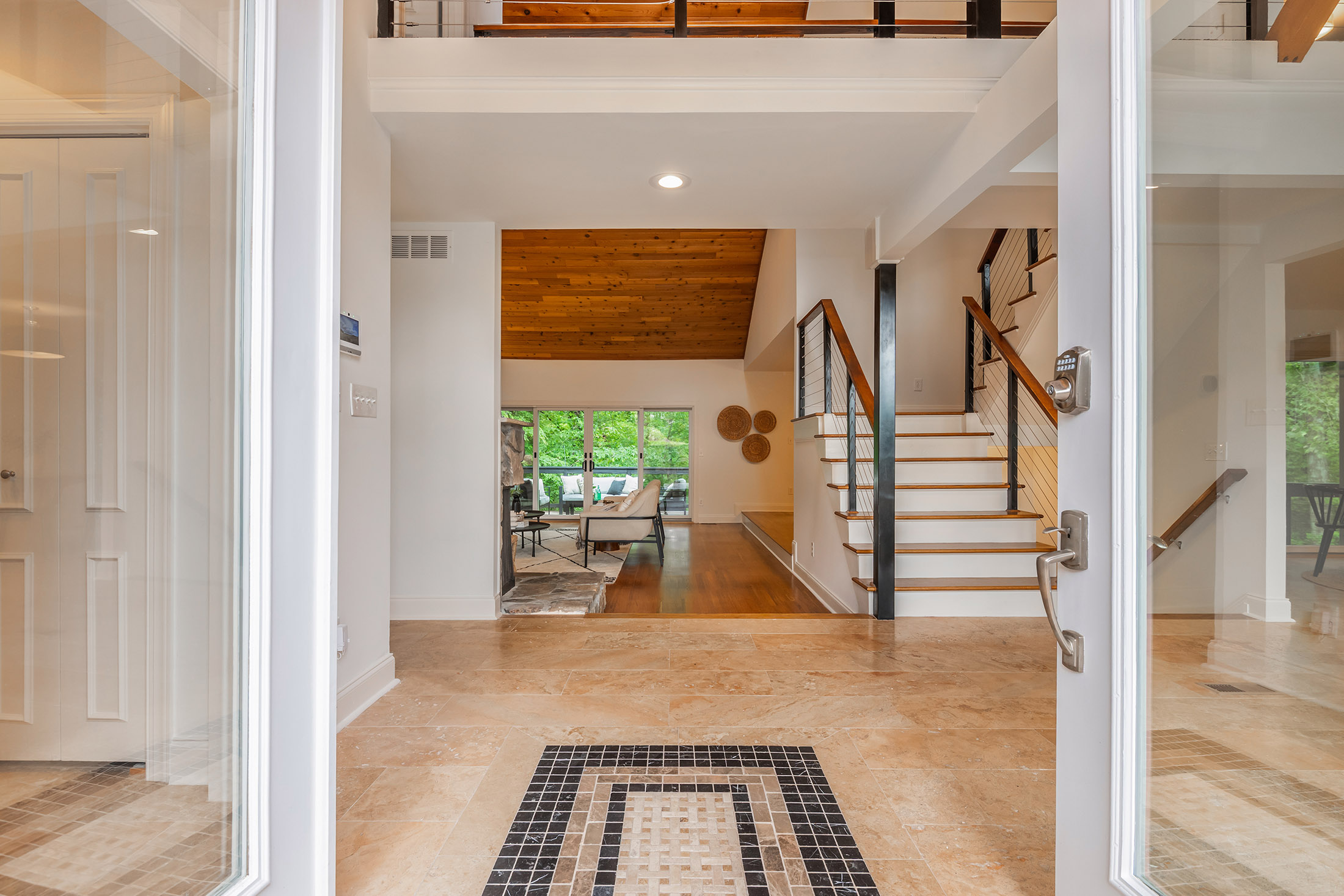  Thoughtfully Renovated Contemporary Home - 物件實景