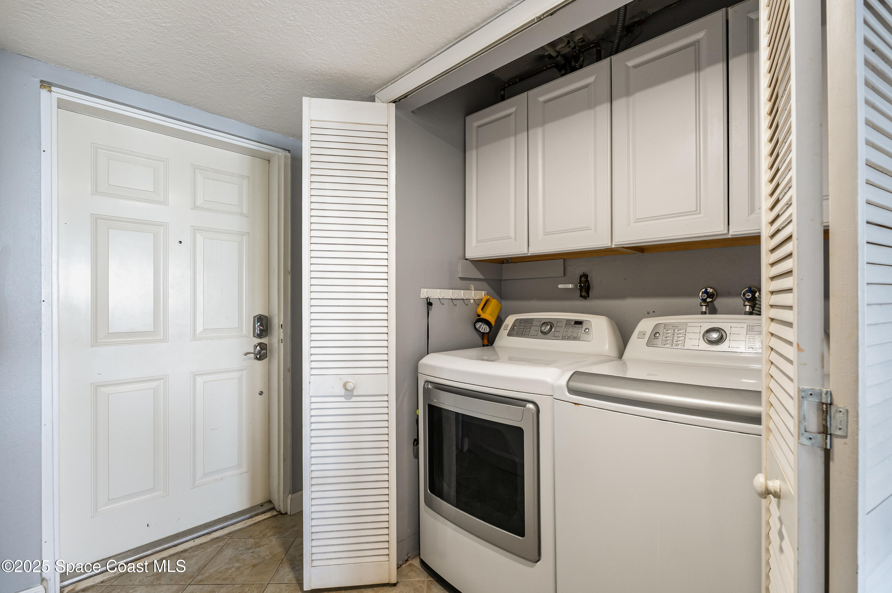 Cocoa Beach, Florida, 32931, United States, 2 Bedrooms Bedrooms, ,2 BathroomsBathrooms,Residential,For Sale,1979043