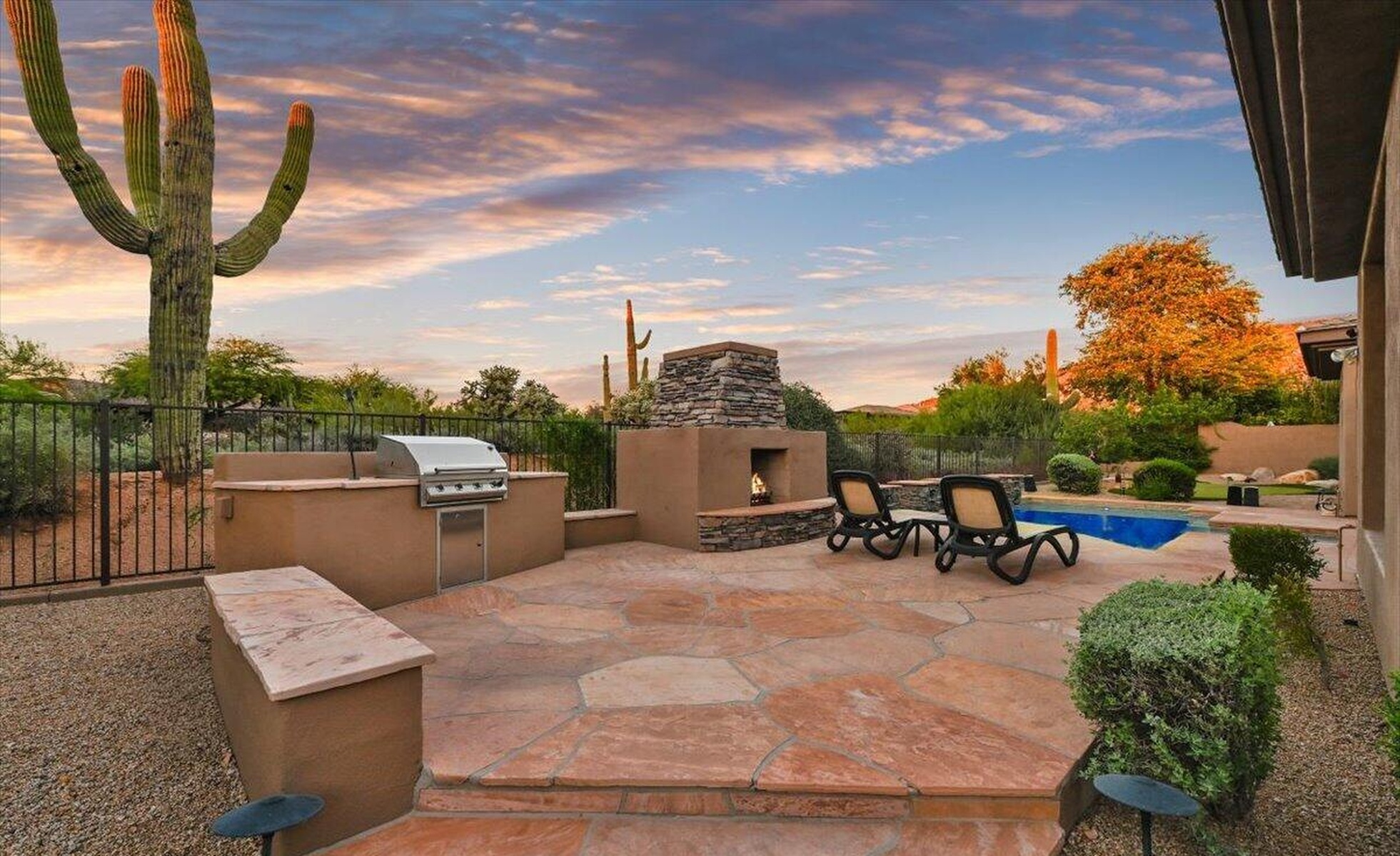 7696 E Moura Dr  Scottsdale, AZ - 物件實景