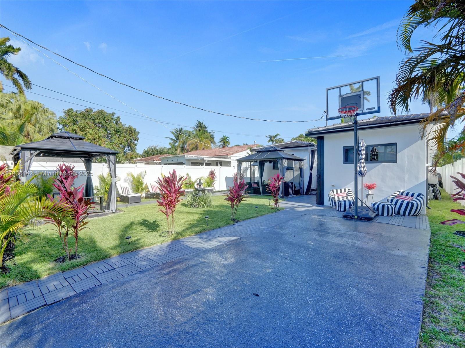 Hollywood, Florida, 33019, United States, 3 Bedrooms Bedrooms, ,2 BathroomsBathrooms,Residential,For Sale,1898660