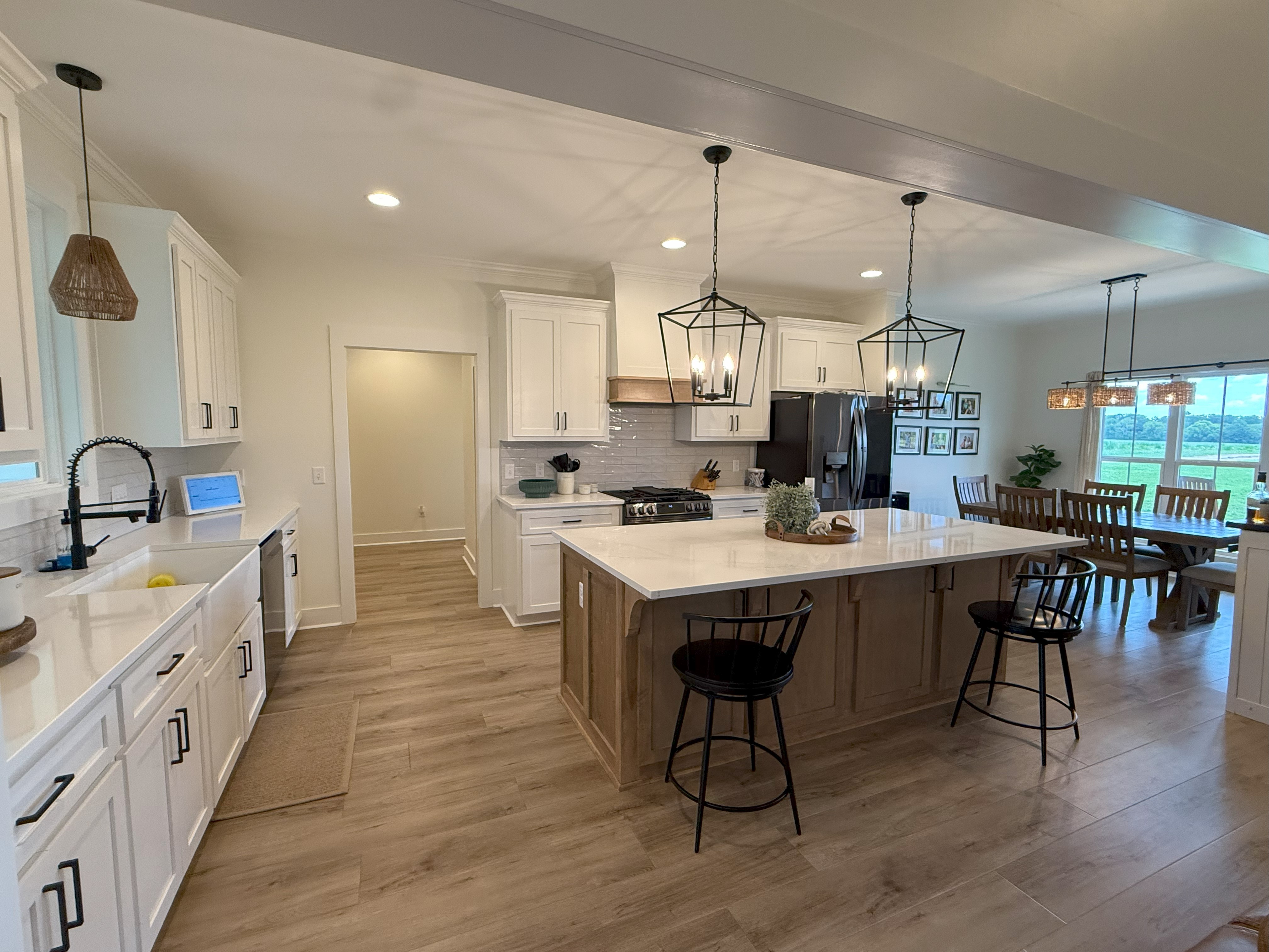 Headland, Alabama, 36345, United States, 4 Bedrooms Bedrooms, ,4 BathroomsBathrooms,Residential,For Sale,1977217