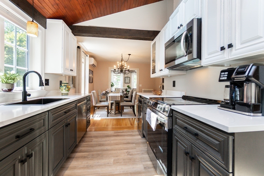 Reading, Massachusetts, 01867, United States, 4 Bedrooms Bedrooms, ,3 BathroomsBathrooms,Residential,For Sale,1904361