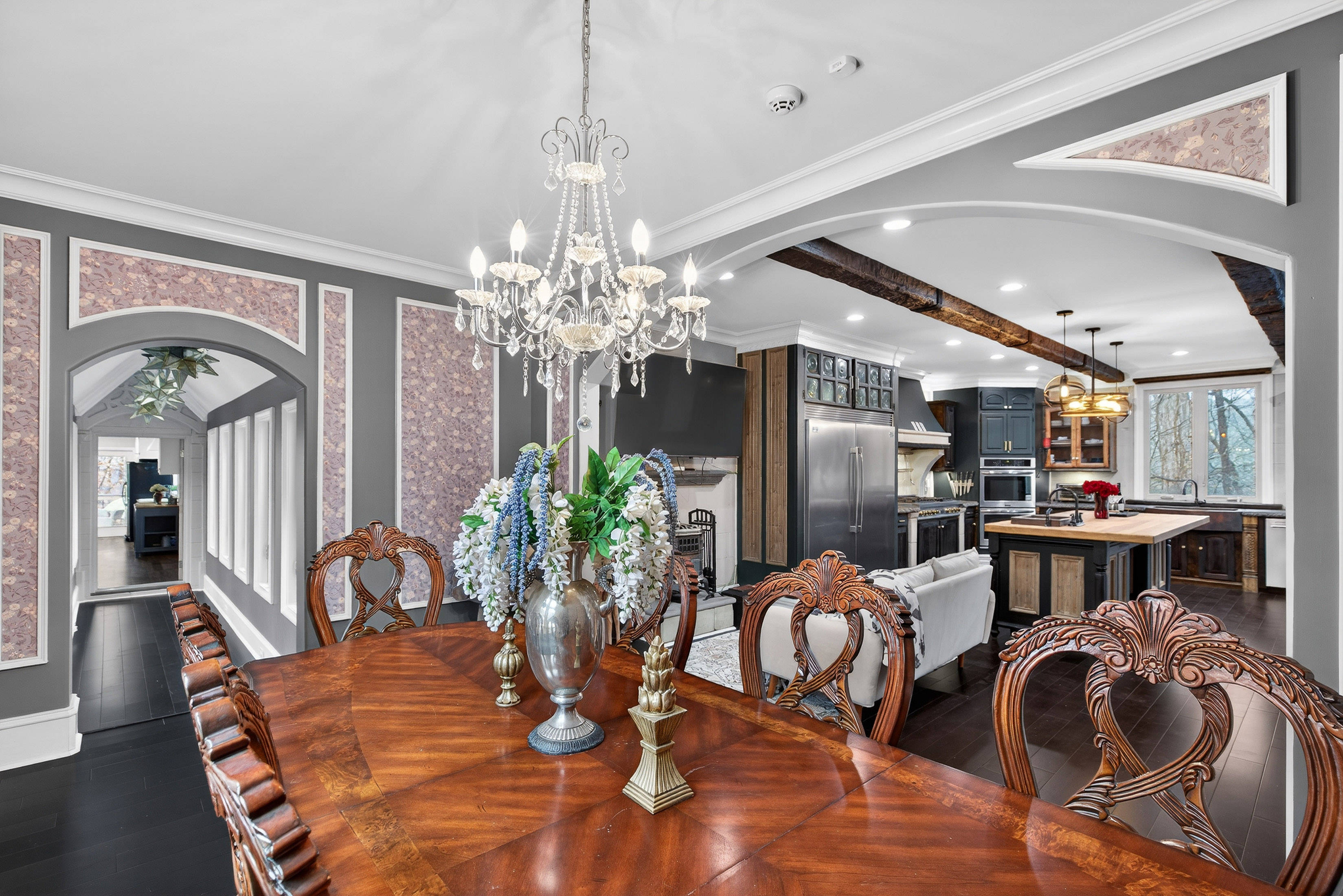  Secluded Sophistication on Over Six Acres with Winding Creek - 物件實景